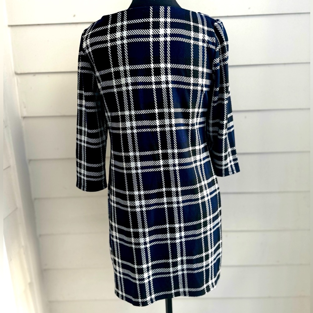Dress - Picture 3 of 4